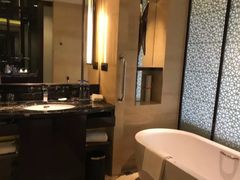 -成都保利公园皇冠假日酒店(熊猫基地店)