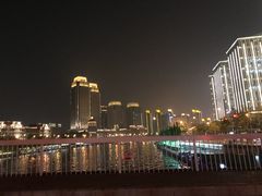 回家路上在金钢桥上等红灯时拍的海河夜景-美玲餐厅(保利店)