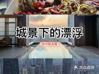 座位安排得很紧凑，虽然增加了人与人之间的互动