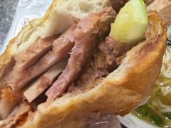 -Bánh Mì Huynh Hoa