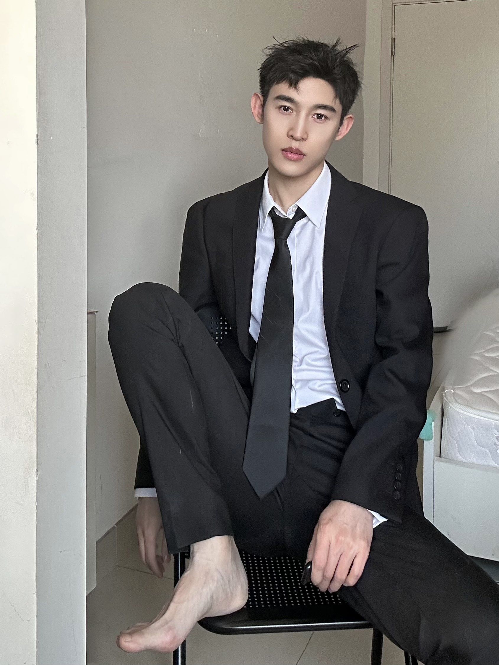 的一天
平凡的一天结束
周末有没有啥好去处啊❓
#男生正装