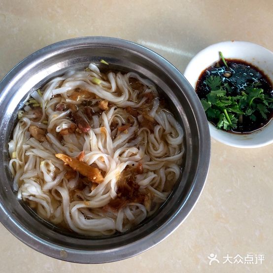 江滨饭店(陆屋镇林业工作站南)