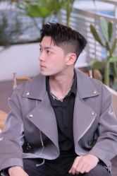 -一家只做男发烫染的店