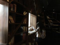 -钟书阁(松江泰晤士小镇店)