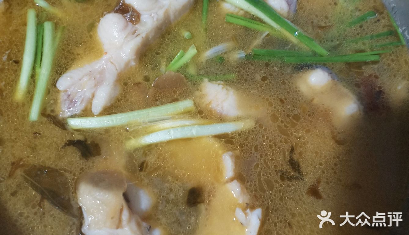 我煮酸菜鱼喜欢买鲢鱼,鲢鱼肉比较嫩