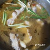 我煮酸菜鱼喜欢买鲢鱼,鲢鱼肉比较嫩