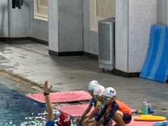 -梦翔龙湖滟澜山游泳俱乐部