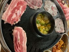 -江南猪肉商会无限续吃(弘大店)