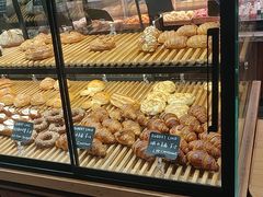面包甜点陈列柜-巴黎贝甜(泗泾店)