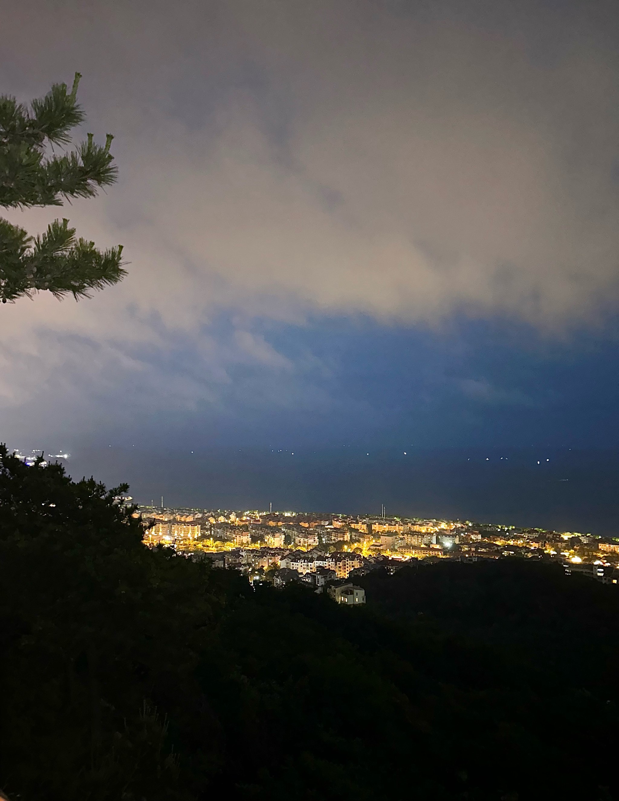 山上夜景图片