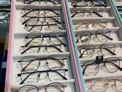 -上海网星眼镜批发·蔡司依视路官方授权(三叶眼镜城店)