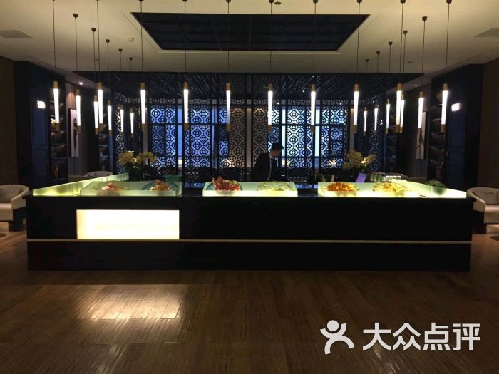 武汉曲水兰亭度假酒店酒店餐厅,刚好赶上了霸王餐活动,服务员态度都