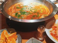 -野山舂·贵州现舂酸汤火锅(鸿通城店)