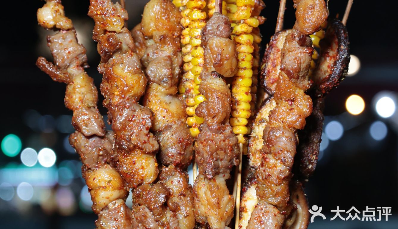 羊肉火锅配烧烤，舌尖上双重享受！