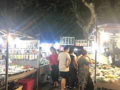 -吴山路夜市