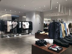 -URBAN REVIVO(高德置地广场·春广场店)