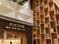 -新华里咖啡书吧(新华书店小寨店)