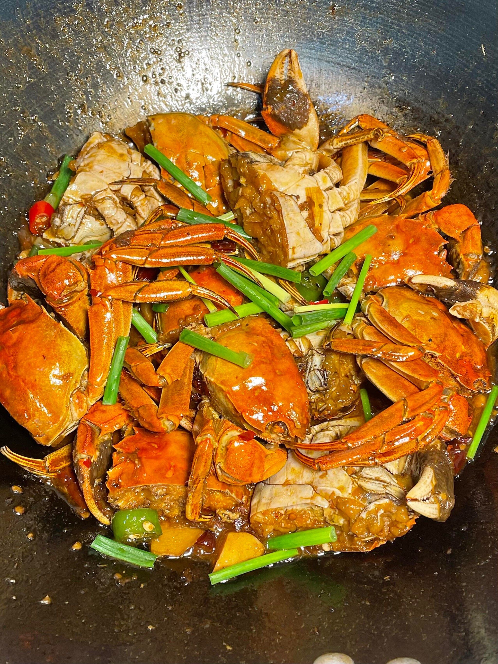 香辣大闸蟹🦀香到嗦手指!你能管住你的嘴吗?