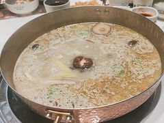 -洪氏嗨捞·广东猪肚鸡·椰子鸡火锅(西咸万象城店)