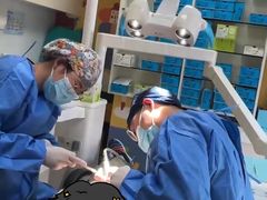 -瑞尔齿科(南京东路名人诊所)