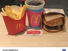 -麦当劳(轻轨曹杨路店)