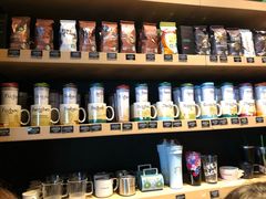 零售区-星巴克(广州南站A18检票口楼上)