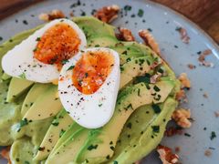 牛油果煮蛋吐司-RAC BAR(安福路店)