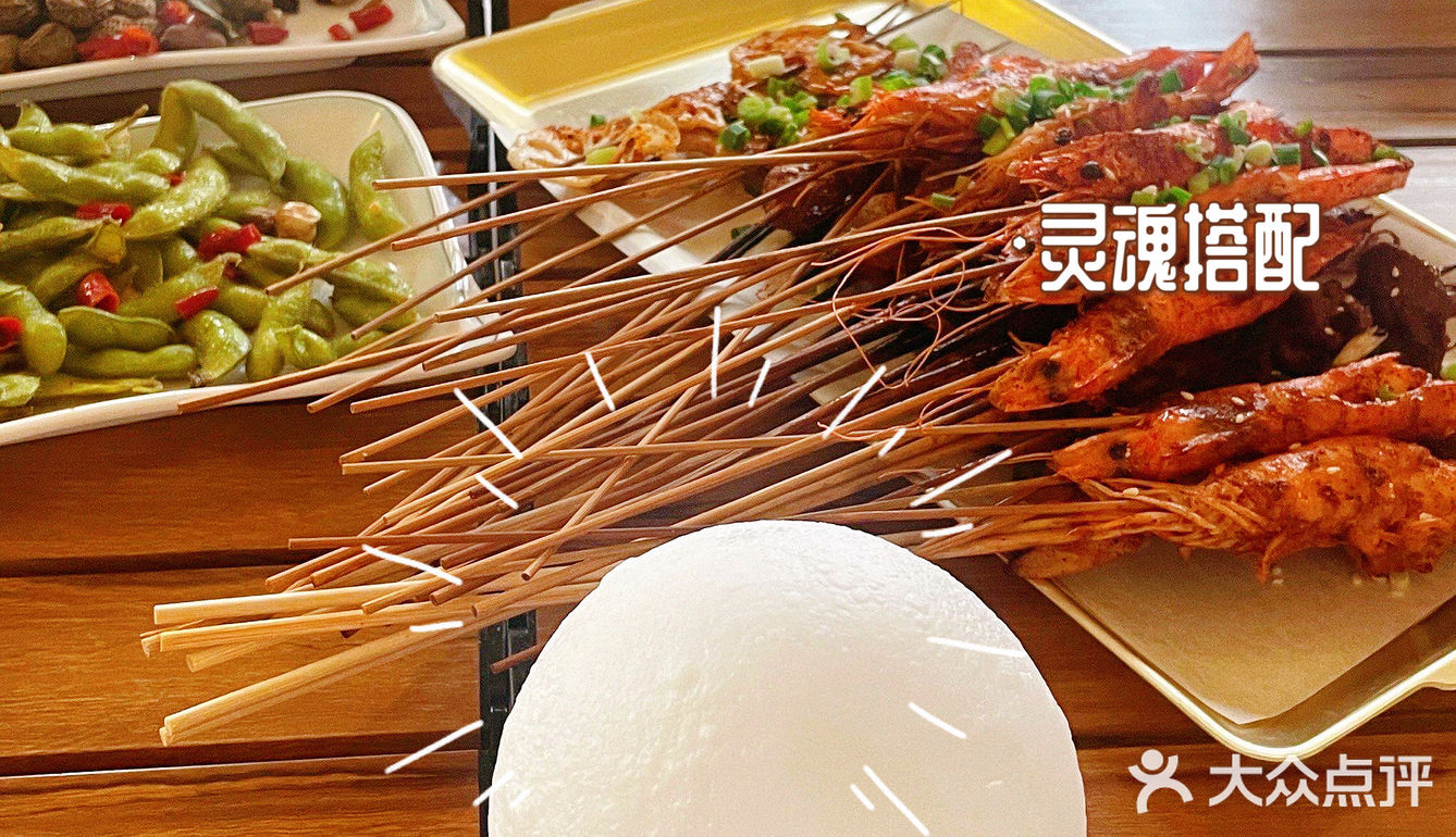 清凉一夏，喝着啤酒品着美食还唱着歌，快乐就是这么简单