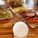 清凉一夏，喝着啤酒品着美食还唱着歌，快乐就是这么简单