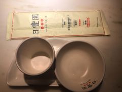 餐具摆设-日丰园海肠水饺·老字号大连海鲜(和平广场店)