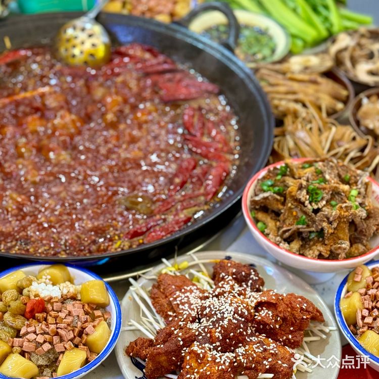 东郊记忆火了五年的老火锅,全是手工菜!