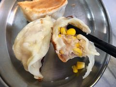 鲜肉玉米煎饺-芬芳甜品(同福路店)
