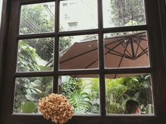 靠窗位-素咫咖啡CLIFEROSE