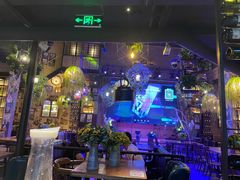 -临界音乐酒馆·小龙虾·江湖菜(华熙LIVE·鱼洞店)