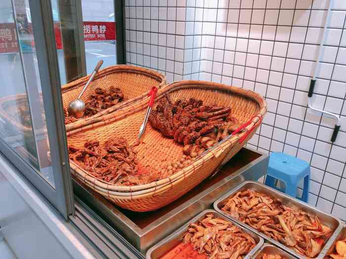 王氏现捞鸭脖-"这是一家百吃不厌的卤味,它就在我们单位附.