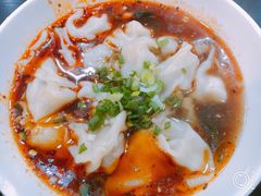 2两抄手-秦云老太婆摊摊面(磁器口店)
