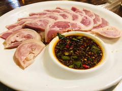 无骨猪手-酱皇乳鸽(富威大厦B座店)