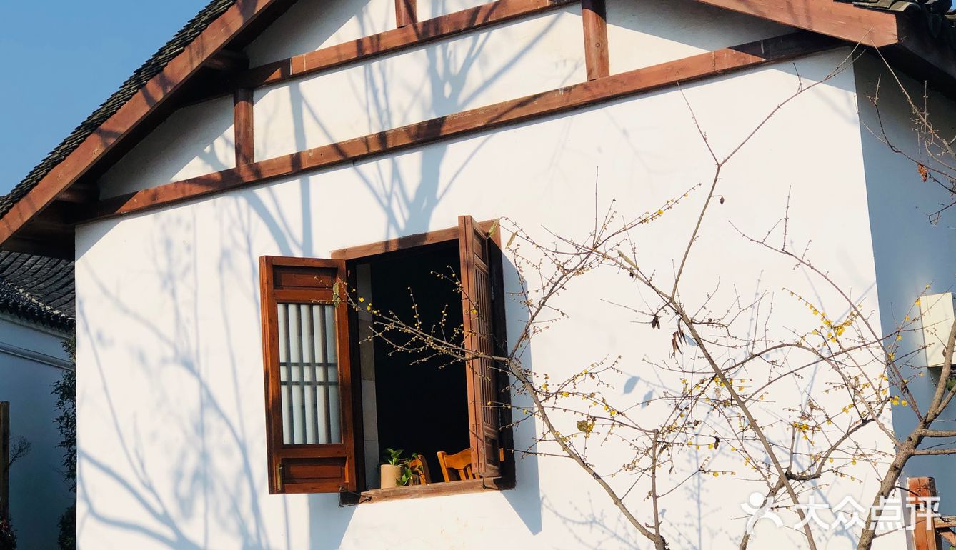 连降噪耳机都能够舍弃，一个双肩包就到达这里