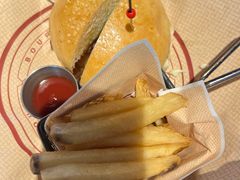 -BOURBON 玻本美式餐厅酒吧(虹桥新天地店)