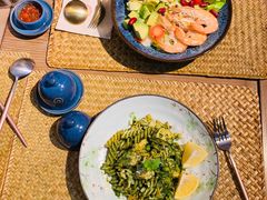 牛油果大虾蔬菜沙拉-花十悦·鲜花咖啡餐厅(振业城一期店)