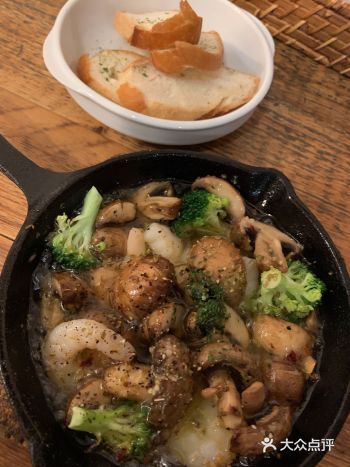 pizza是好吃的，烤得有水准