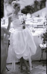 -Flora婚纱礼服定制租赁店