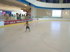 -冰纷万象滑冰场(赣州华润万象城店)