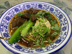 -渝之汇牛肉豌杂面