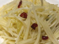 酸辣土豆丝-辣得叫湘菜(观海卫店)