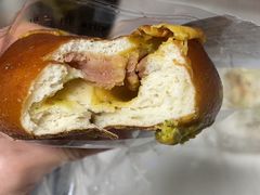 紫米芝士碱水球-富贵面包公司(运河店)