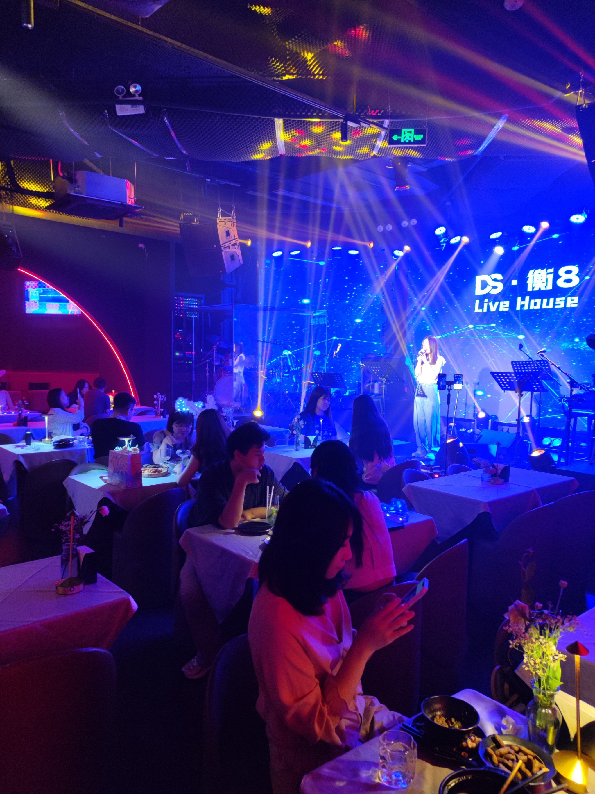 尽享live酒吧餐厅9790的魅力|衡8live