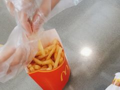 -麦当劳(广州南站B10检票口楼上)