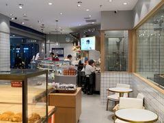 面包甜点陈列柜-面包新语(滨湖万达店)