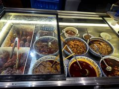 -爆炸头阿姨小四川正宗川味小吃(无任何分店)